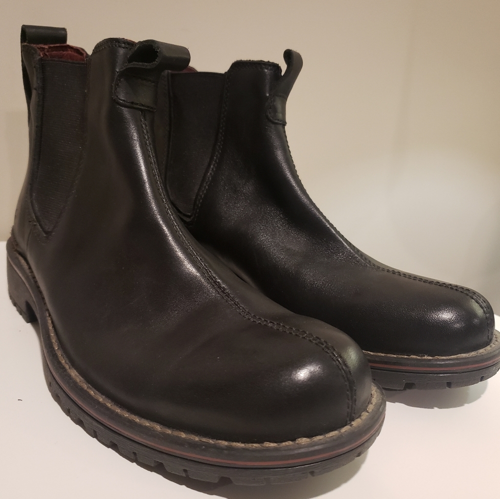 Mens Clarks Chelsea leather boots - size 9.5 (fits ladies size 11)